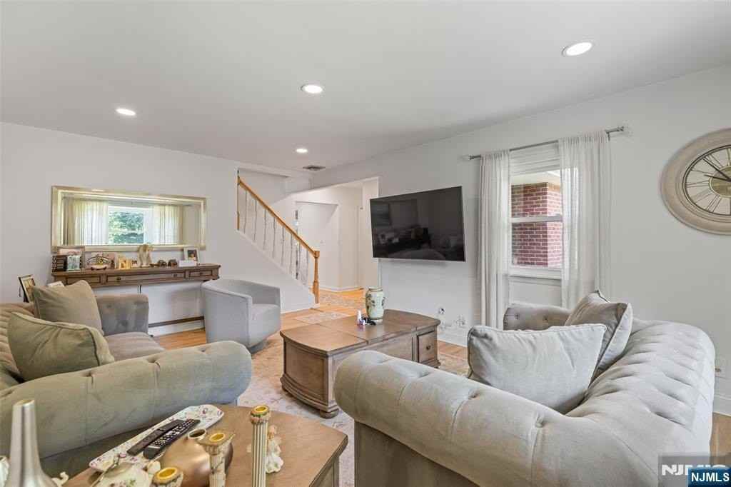 34 Andrew Ave - Photo 6 of 33