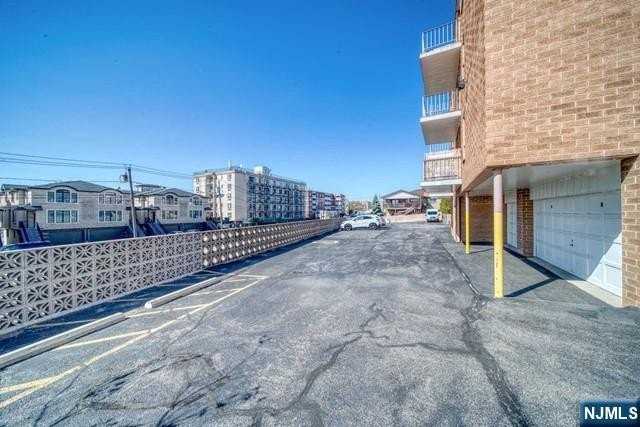 227 13th St #B6 - Photo 4 of 9