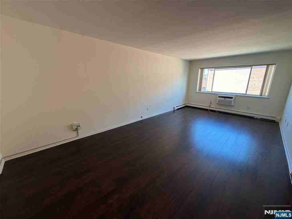 227 13th St #B6 - Photo 5 of 9