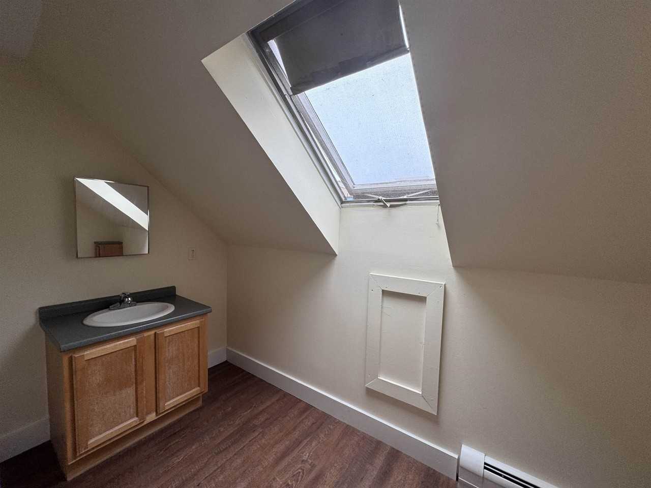 168 Fleet St - Photo 3 of 7