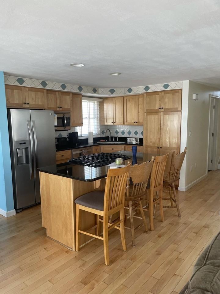 279 Portsmouth Ave - Photo 5 of 30