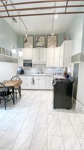608 Spain St - Photo 6 of 17