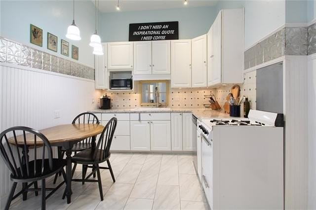 608 Spain St - Photo 7 of 17