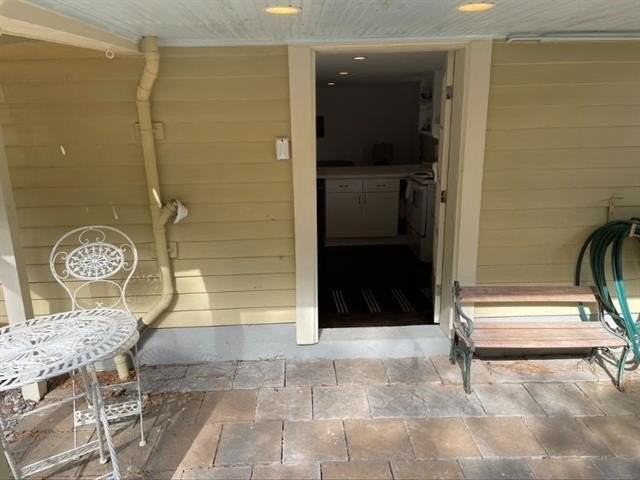 2433 Joseph St #B - Photo 3 of 18