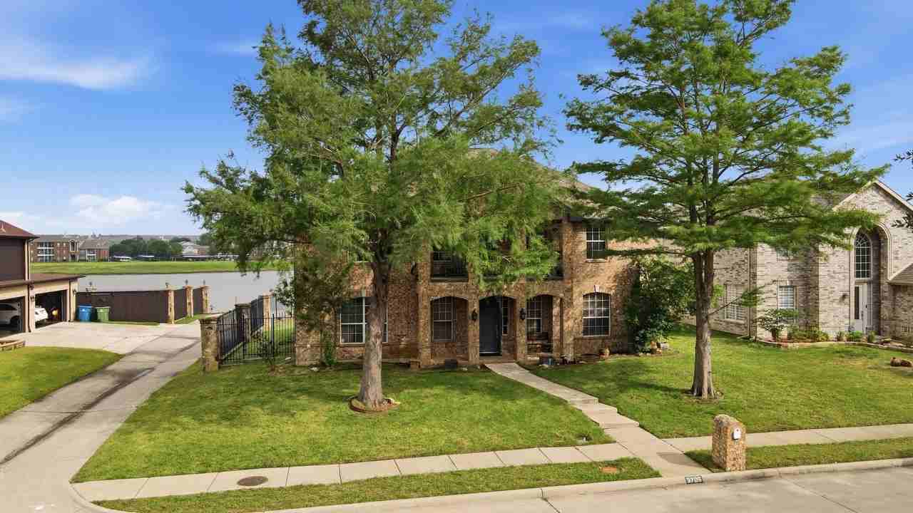 3705 Menard Dr - Photo 2 of 38