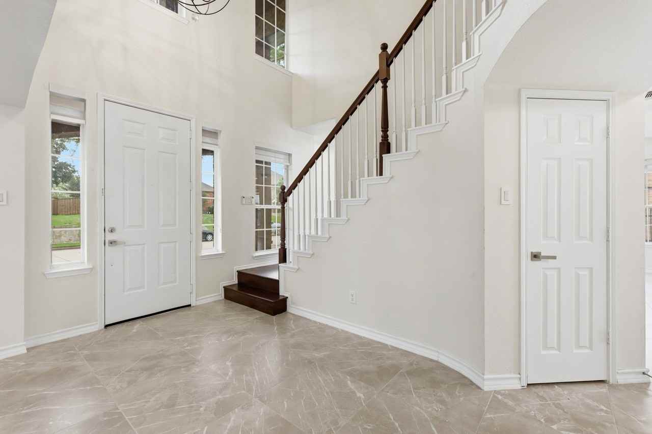 3705 Menard Dr - Photo 7 of 38