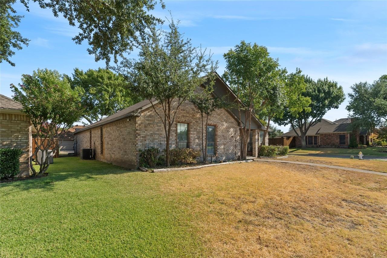 1933 Lavaca Trl - Photo 2 of 28