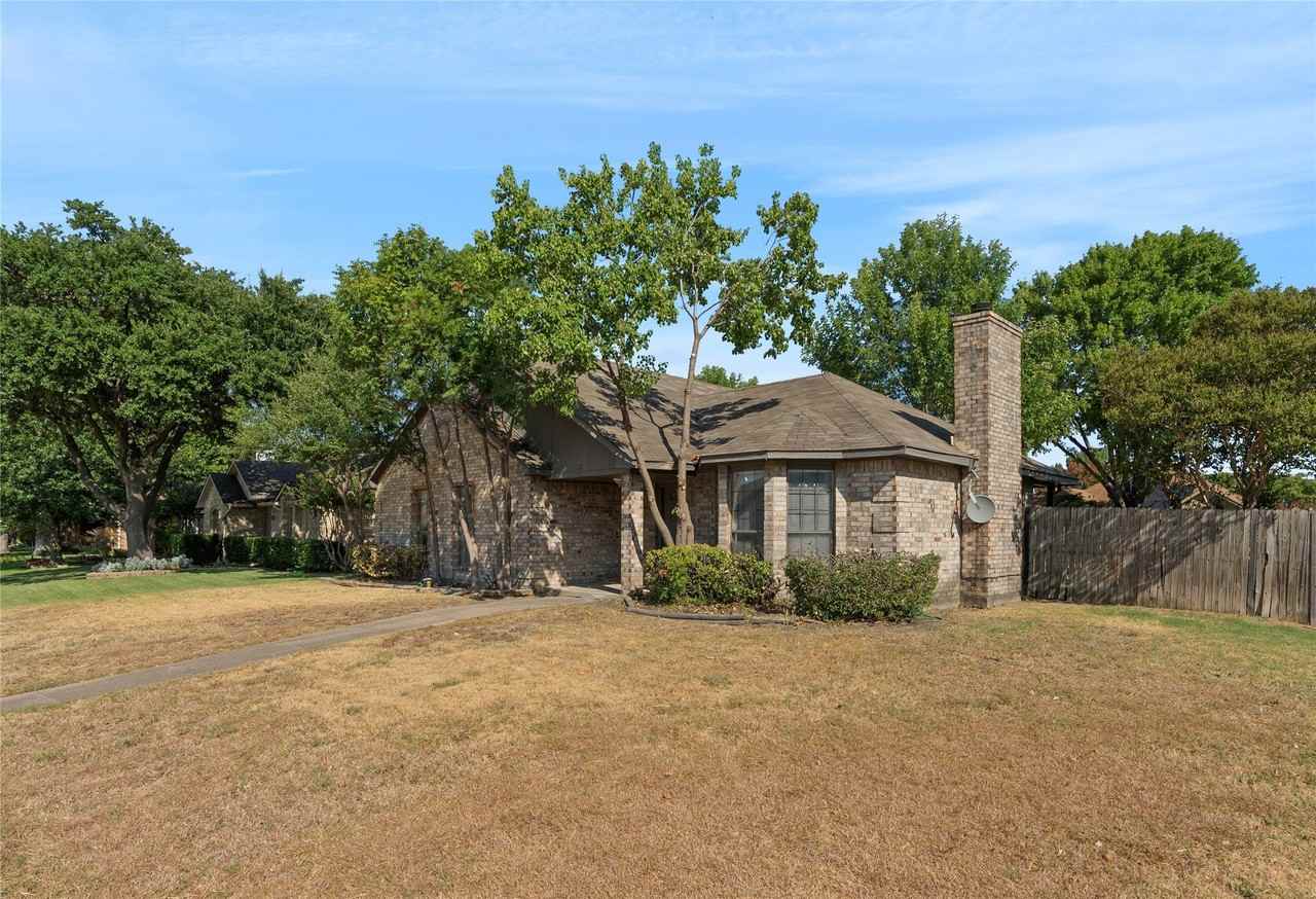 1933 Lavaca Trl - Photo 3 of 28