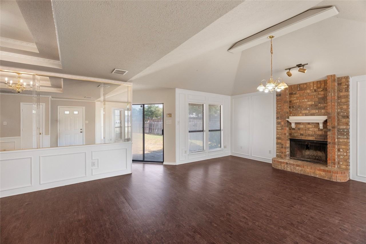 1933 Lavaca Trl - Photo 4 of 28