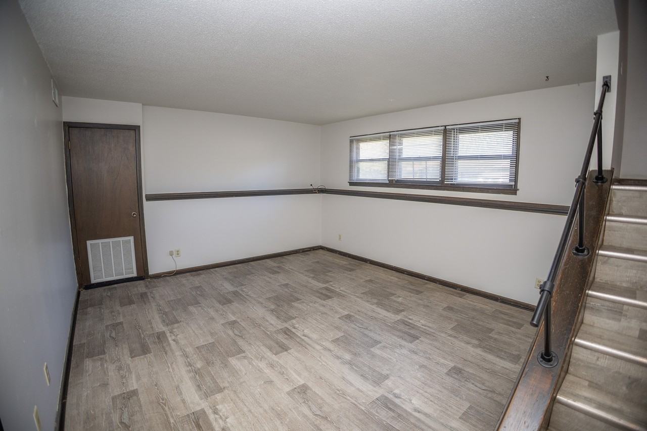 493/495 Perrey Drive - 495 #495 - Photo 3 of 27