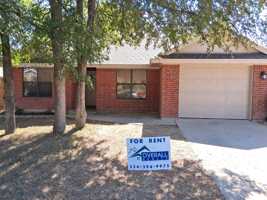featured image of 1003 Muelhause St #1
