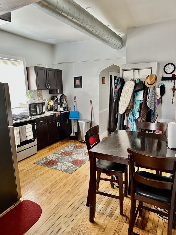 1824 W 46th St #2F - Photo 3 of 12