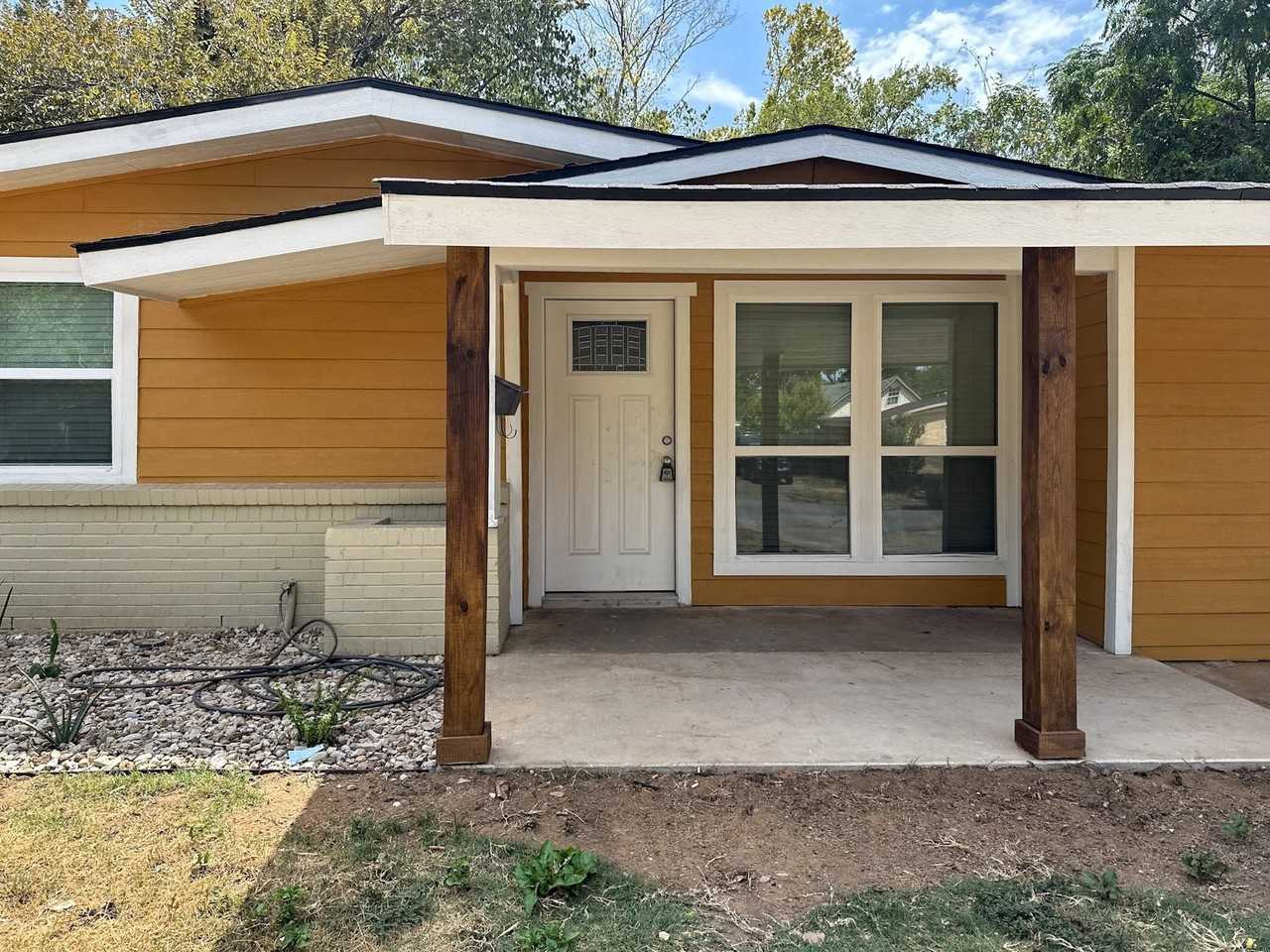 108 Jenny Kay Ln - Photo 2 of 17