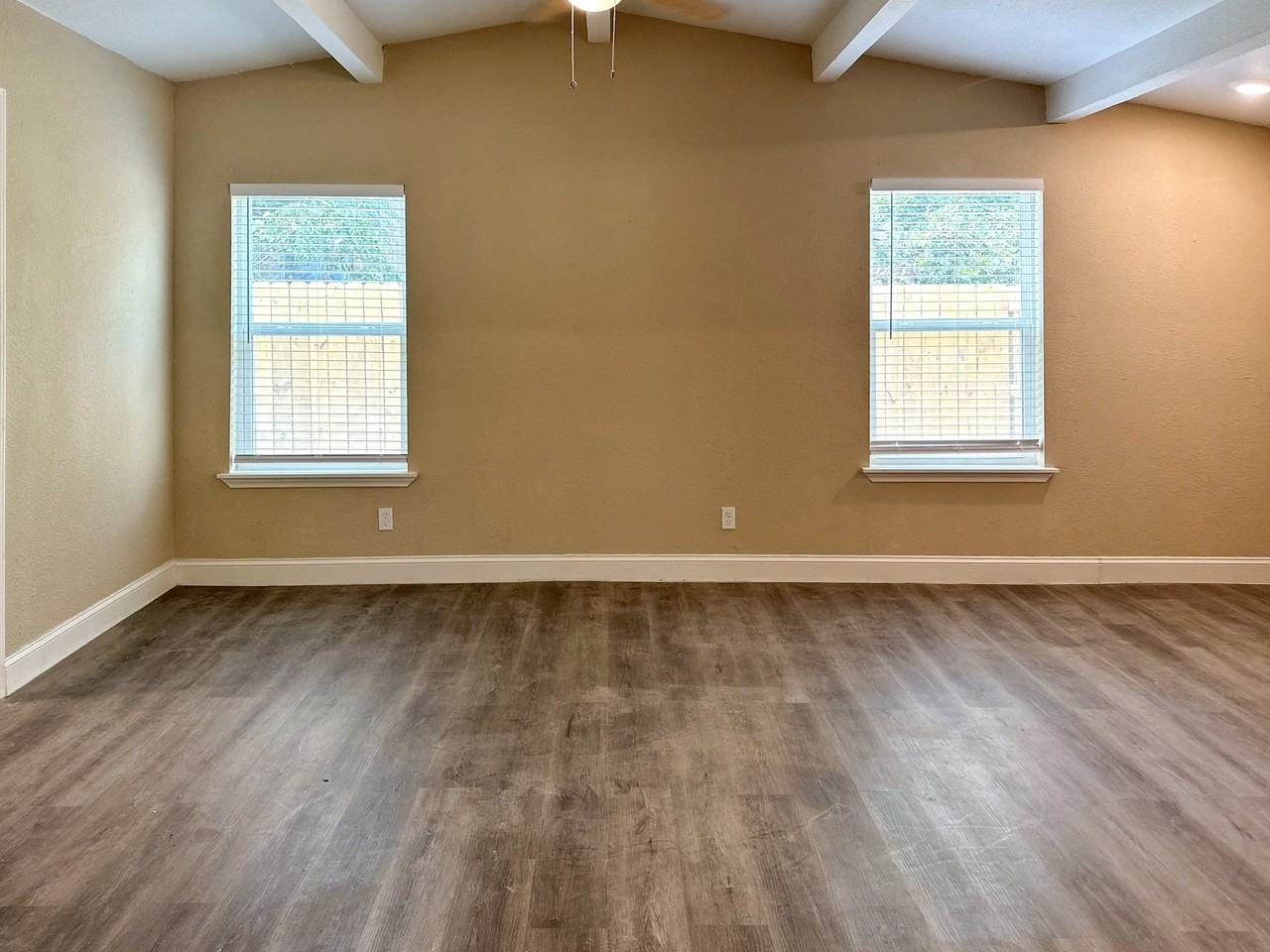 108 Jenny Kay Ln - Photo 4 of 17