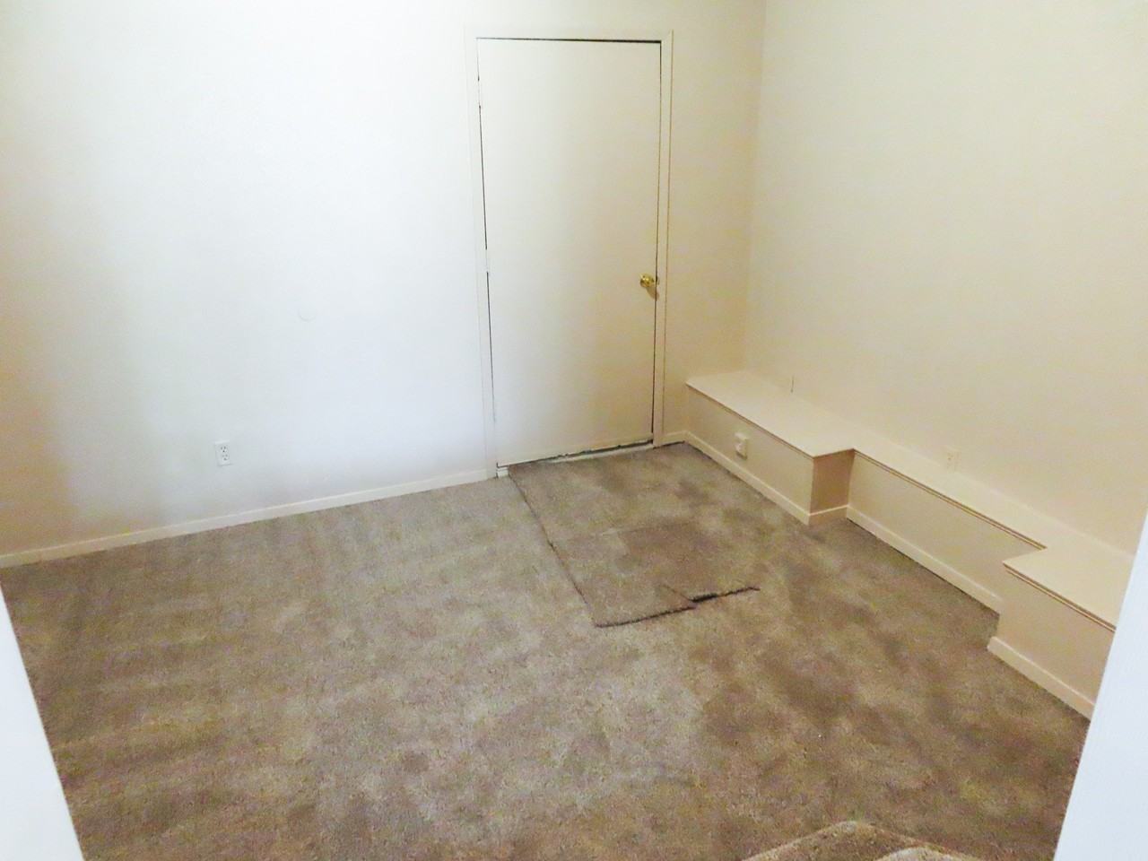 808 E Heath St - Photo 4 of 17