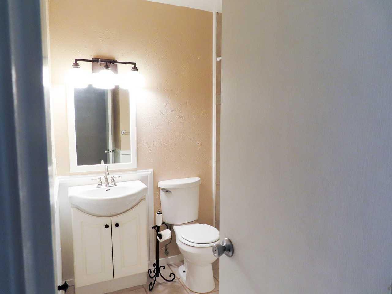 808 E Heath St - Photo 5 of 17
