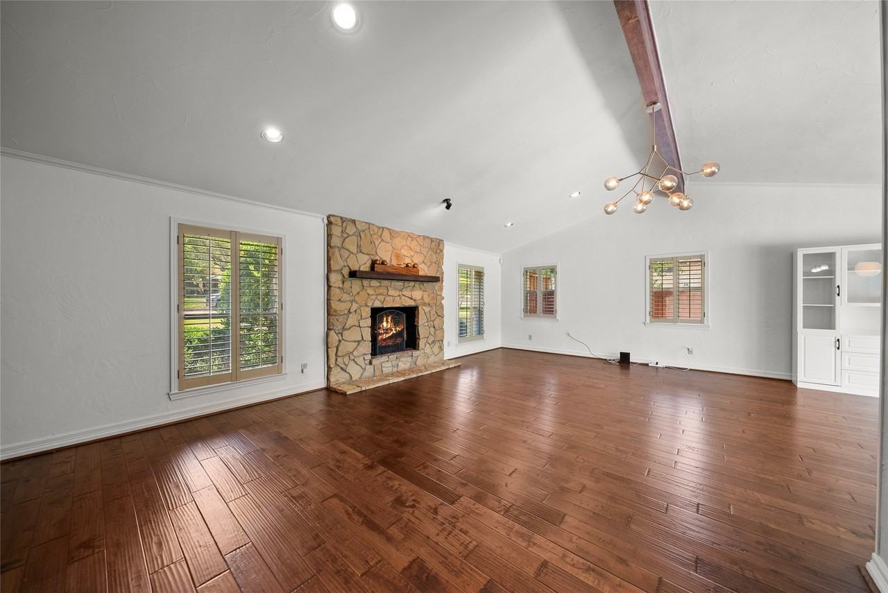 7105 Winding Creek Rd - Photo 5 of 35