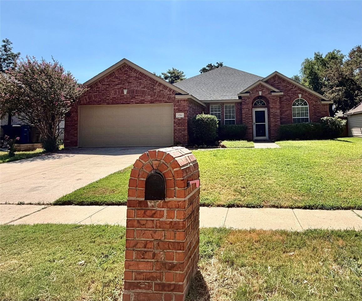 1584 Meadowview Dr - Photo 2 of 33