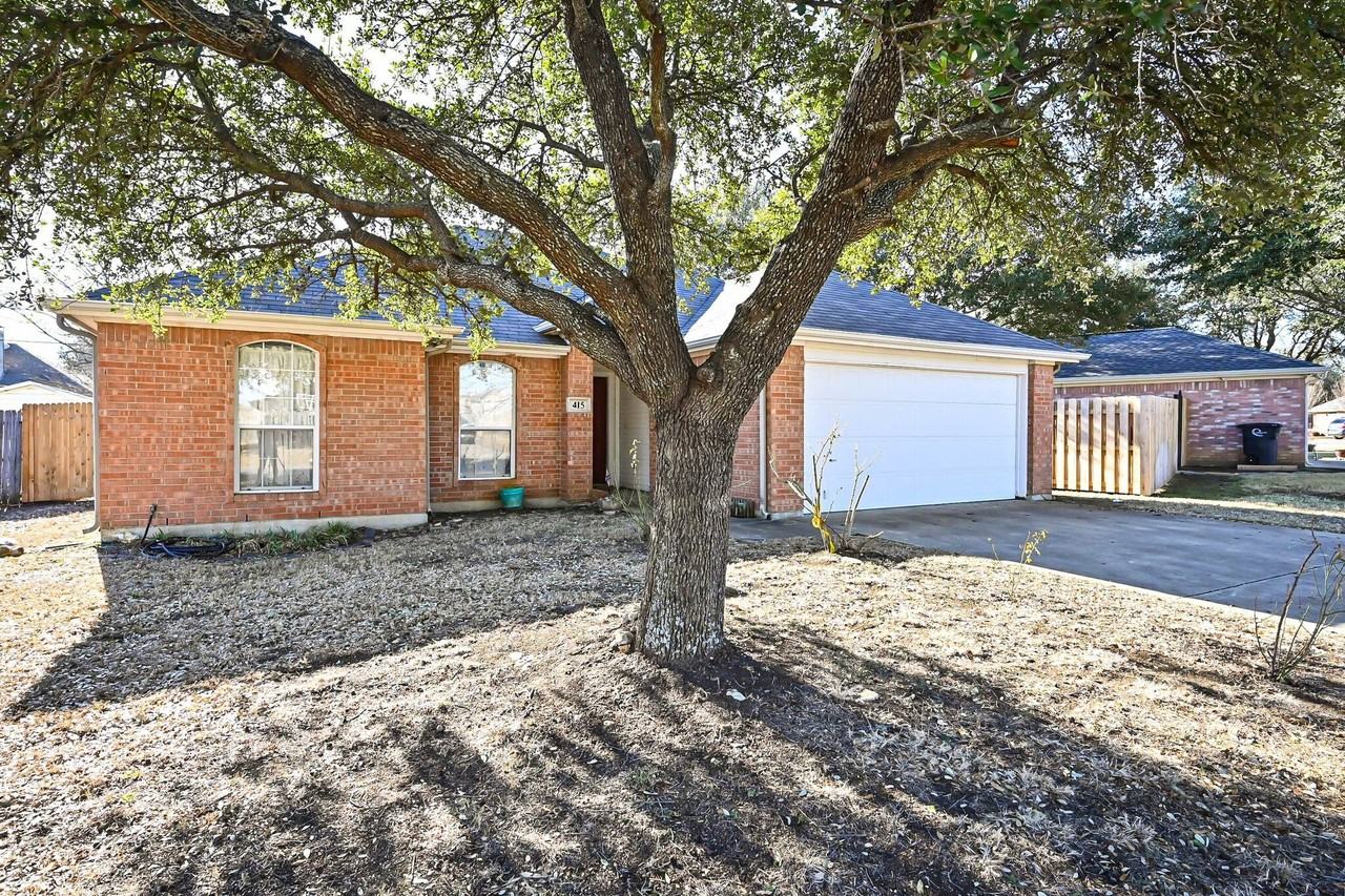 415 Preston Dr - Photo 2 of 29
