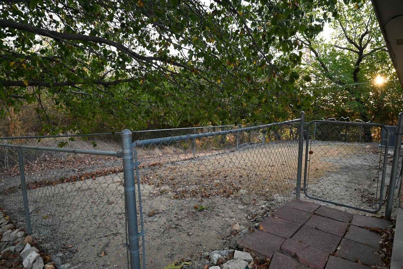 606 N Sewell Dr #B - Photo 2 of 10