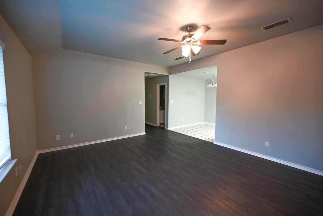 606 N Sewell Dr #B - Photo 3 of 10