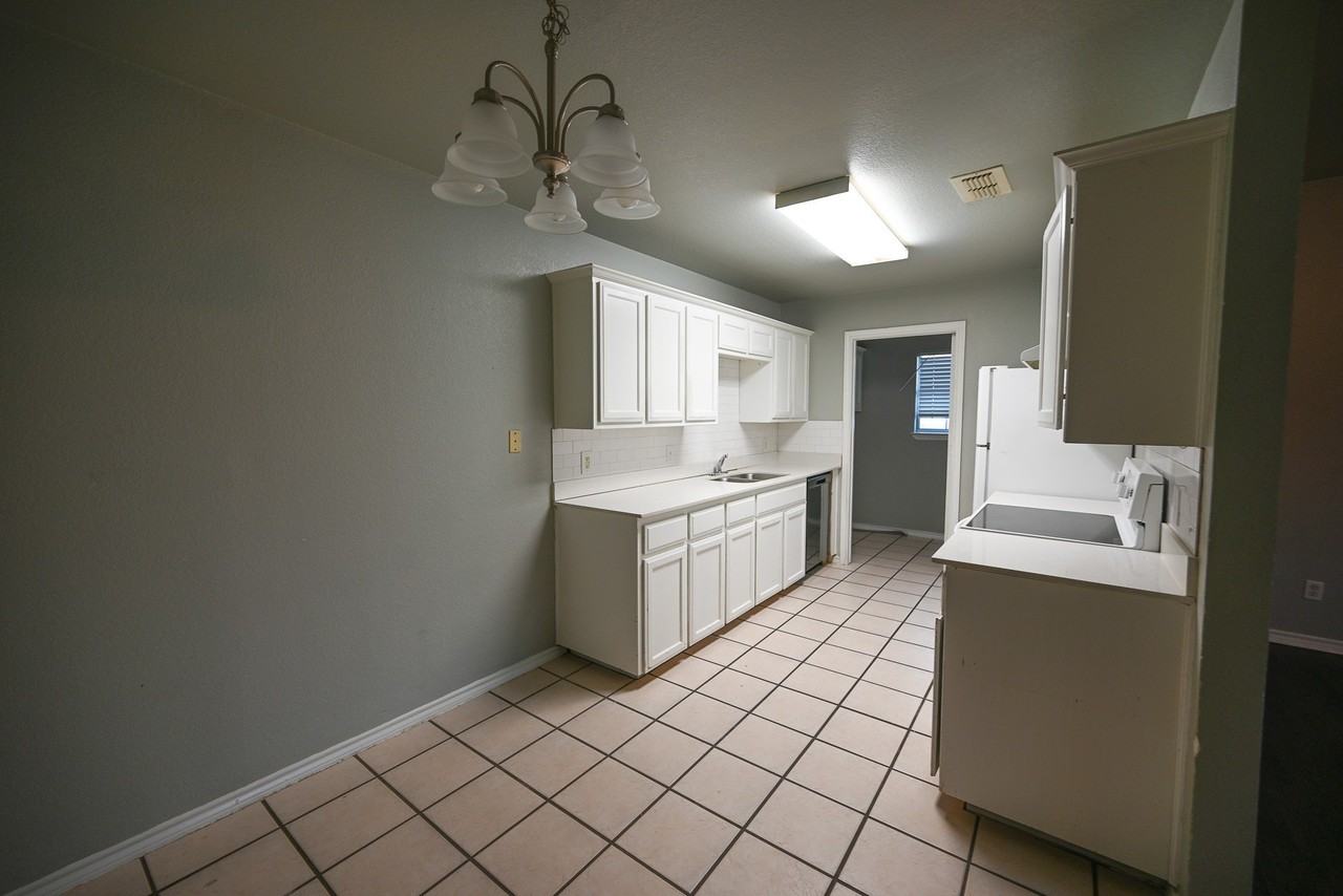 606 N Sewell Dr #B - Photo 4 of 10