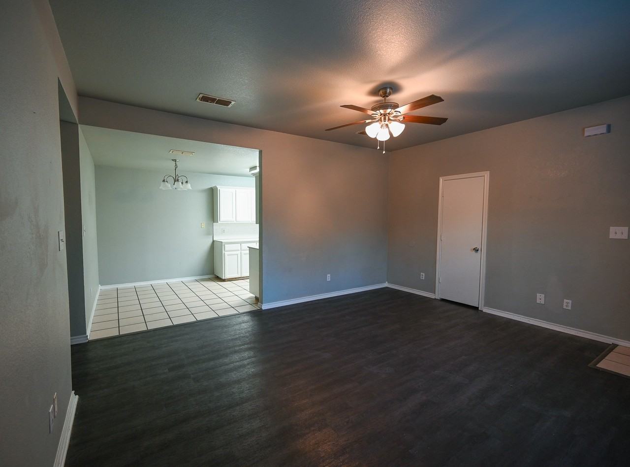 606 N Sewell Dr #B - Photo 5 of 10