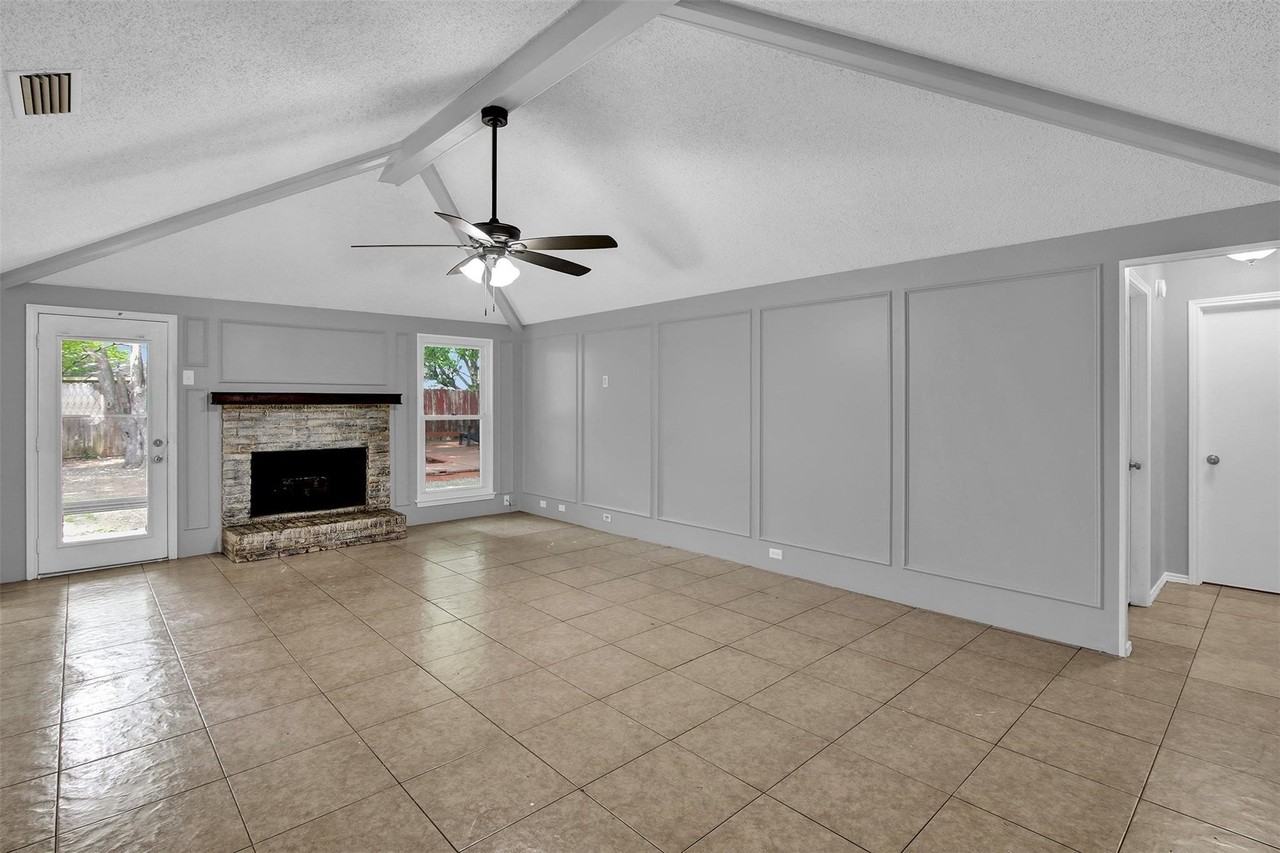 1113 Roaring Springs Dr - Photo 2 of 28