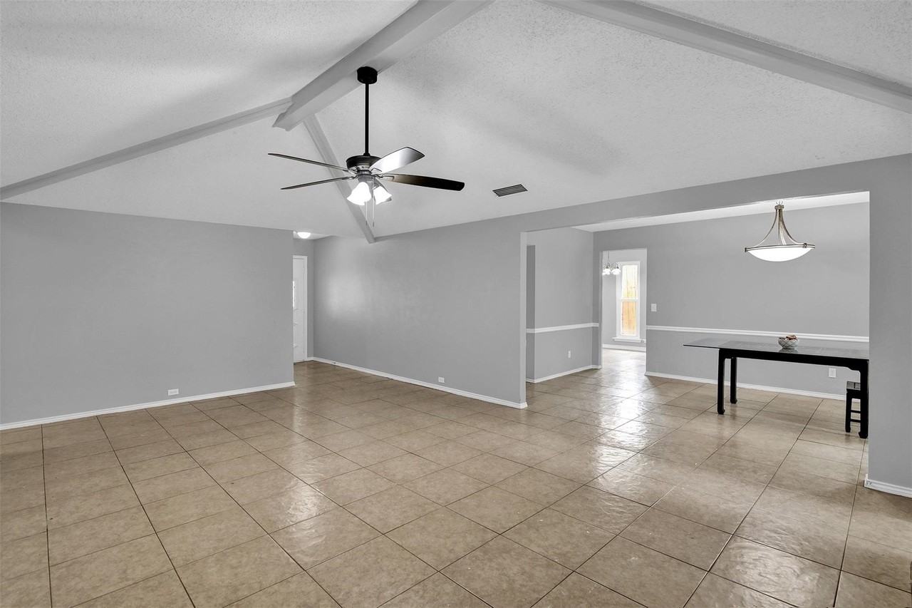 1113 Roaring Springs Dr - Photo 4 of 28
