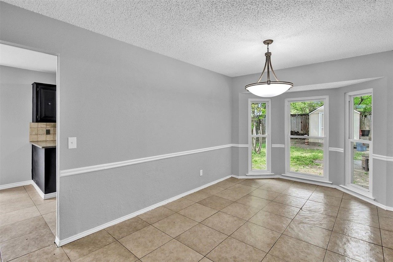 1113 Roaring Springs Dr - Photo 6 of 28