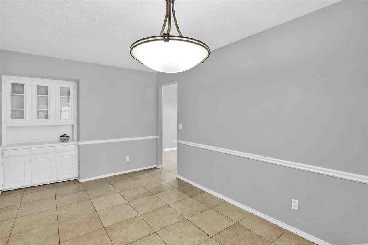 1113 Roaring Springs Dr - Photo 7 of 28