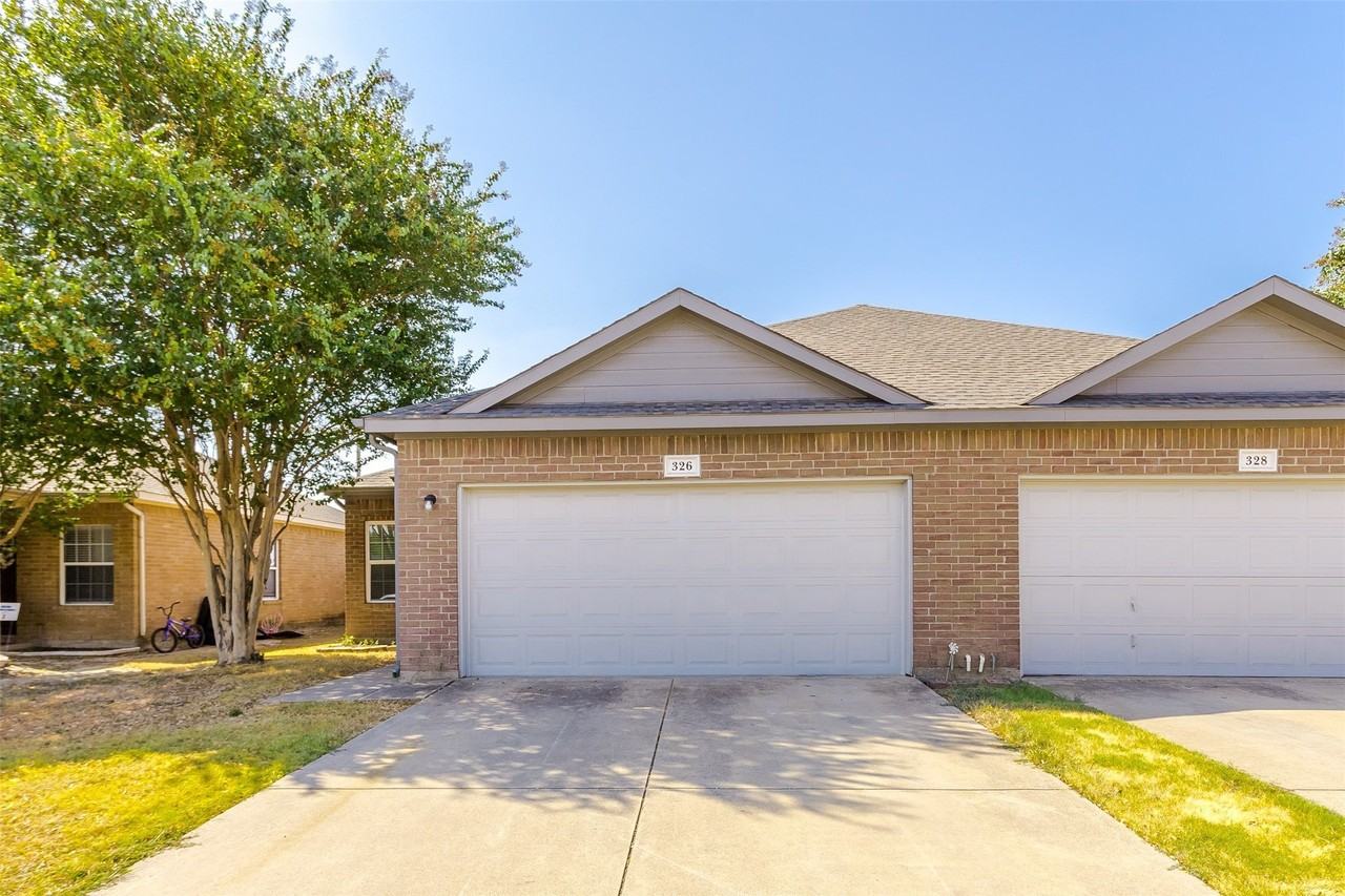326 Blake Ln - Photo 2 of 20
