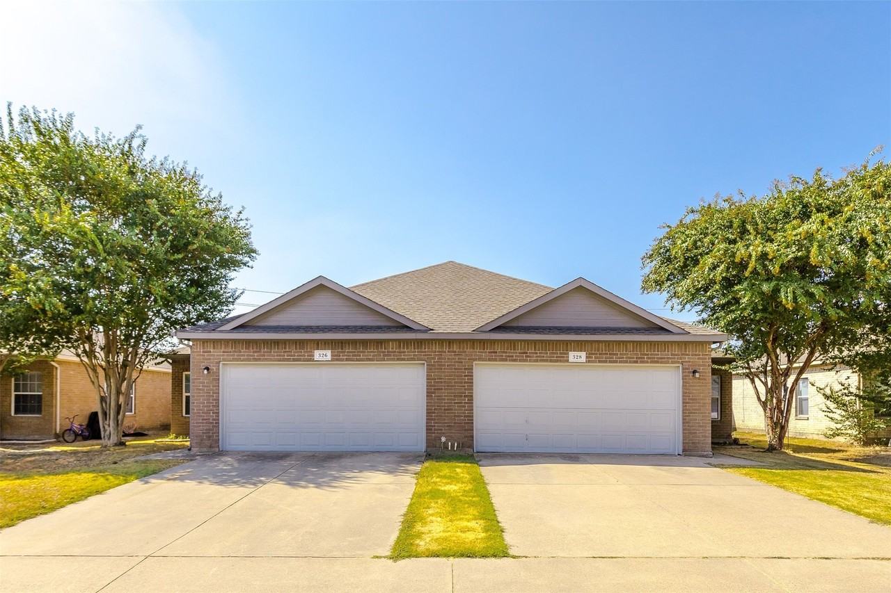 326 Blake Ln - Photo 3 of 20