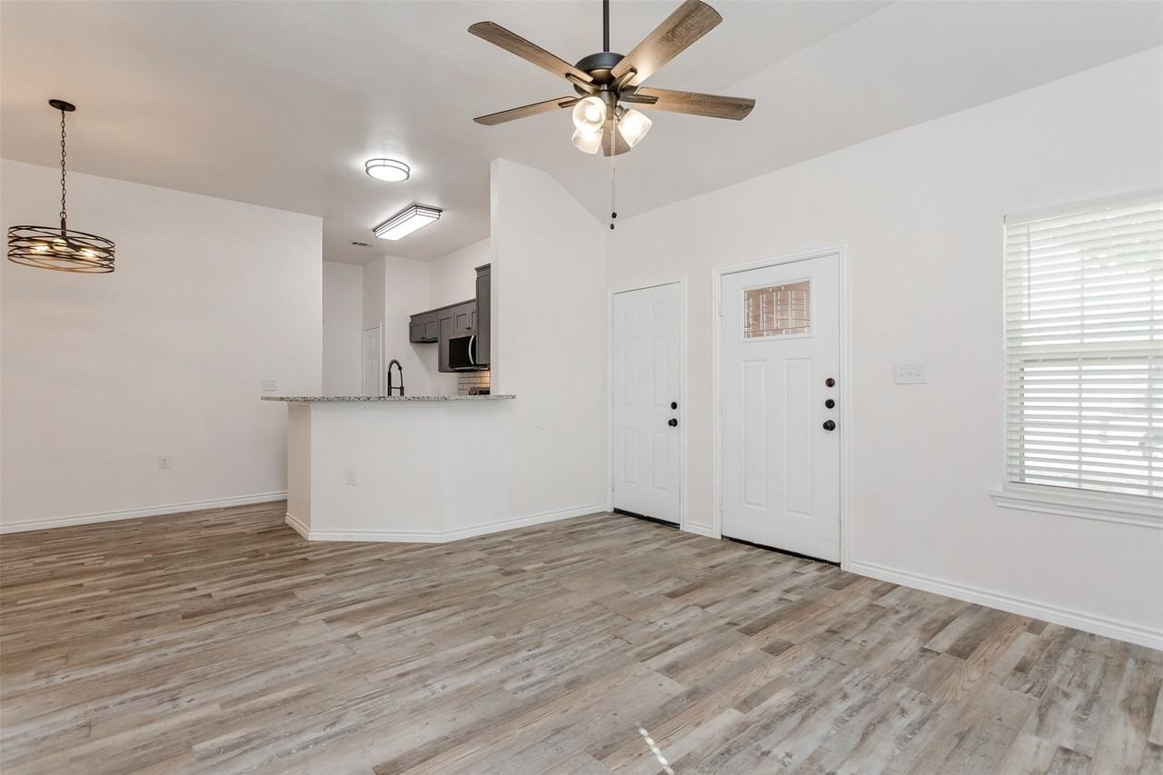 326 Blake Ln - Photo 5 of 20