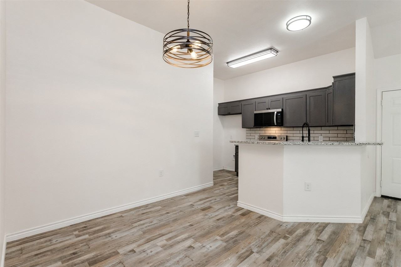 326 Blake Ln - Photo 7 of 20