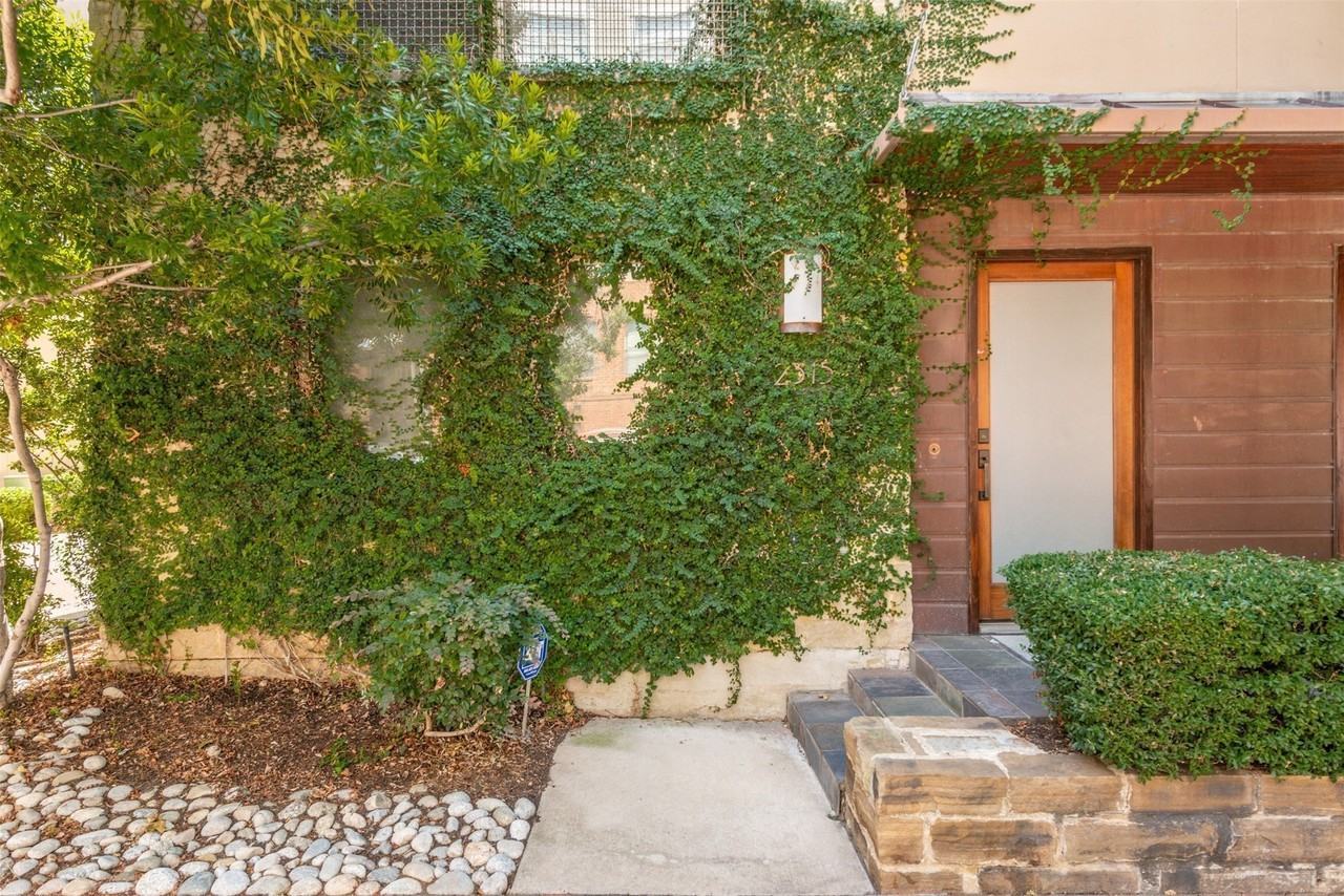 2315 Clark St - Photo 2 of 21