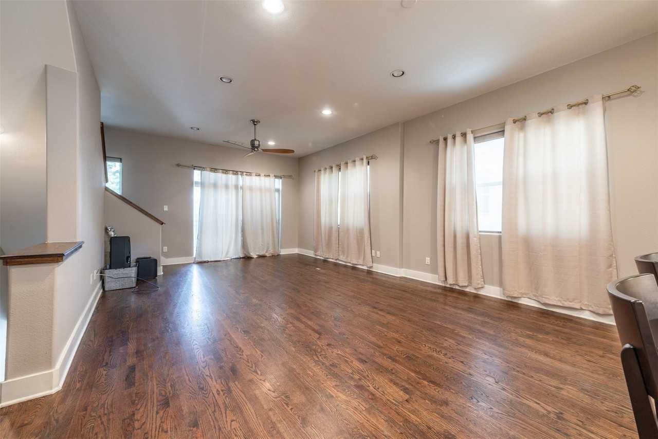 2315 Clark St - Photo 3 of 21