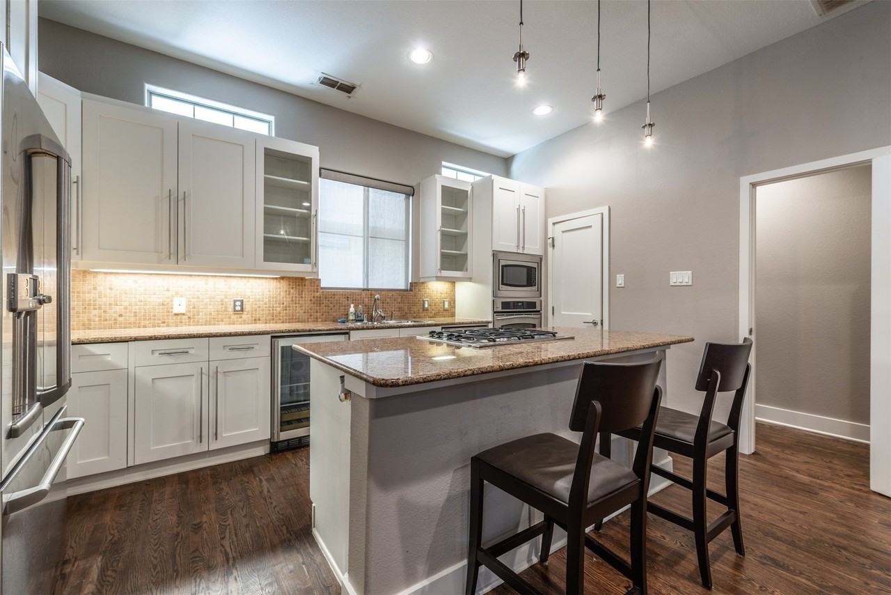 2315 Clark St - Photo 6 of 21