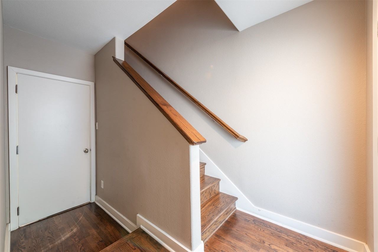 2315 Clark St - Photo 7 of 21