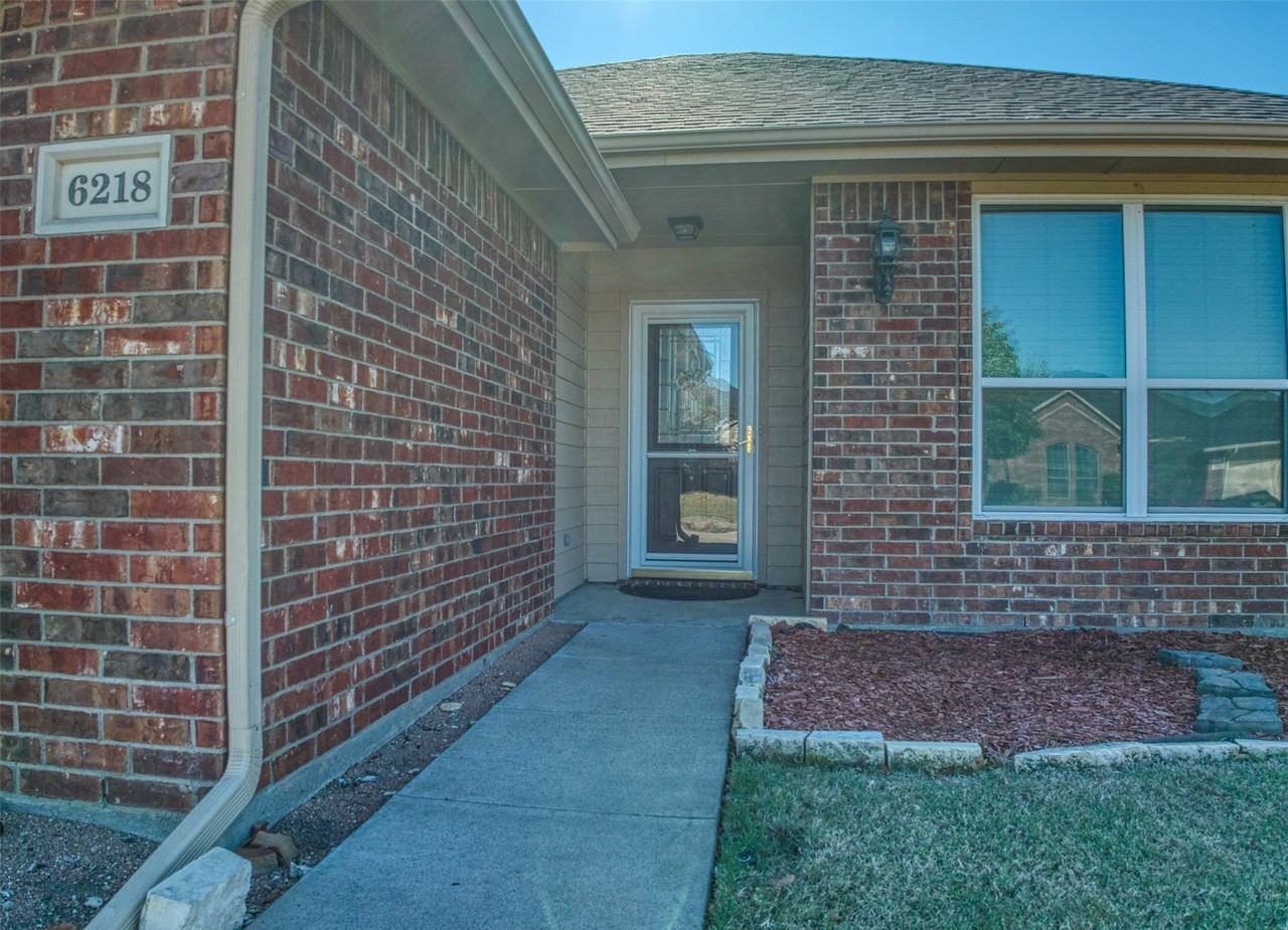 6218 Cynthia Dr - Photo 2 of 30