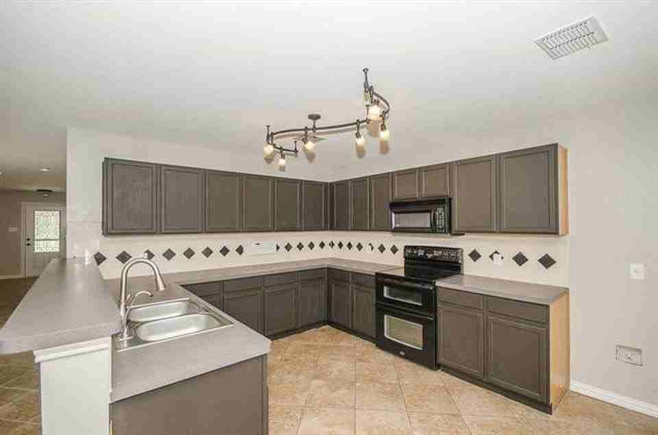 2152 Royal Acres Trl - Photo 4 of 30
