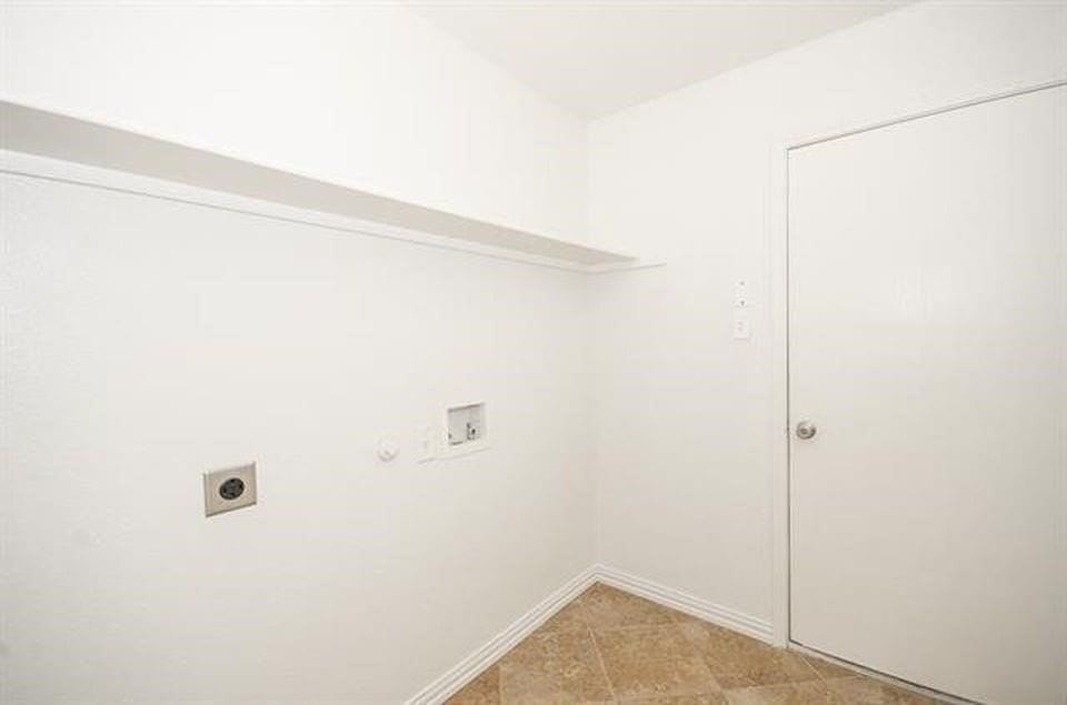 2152 Royal Acres Trl - Photo 6 of 30