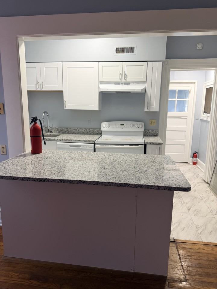 1005 Park Pl #2 - Photo 2 of 11