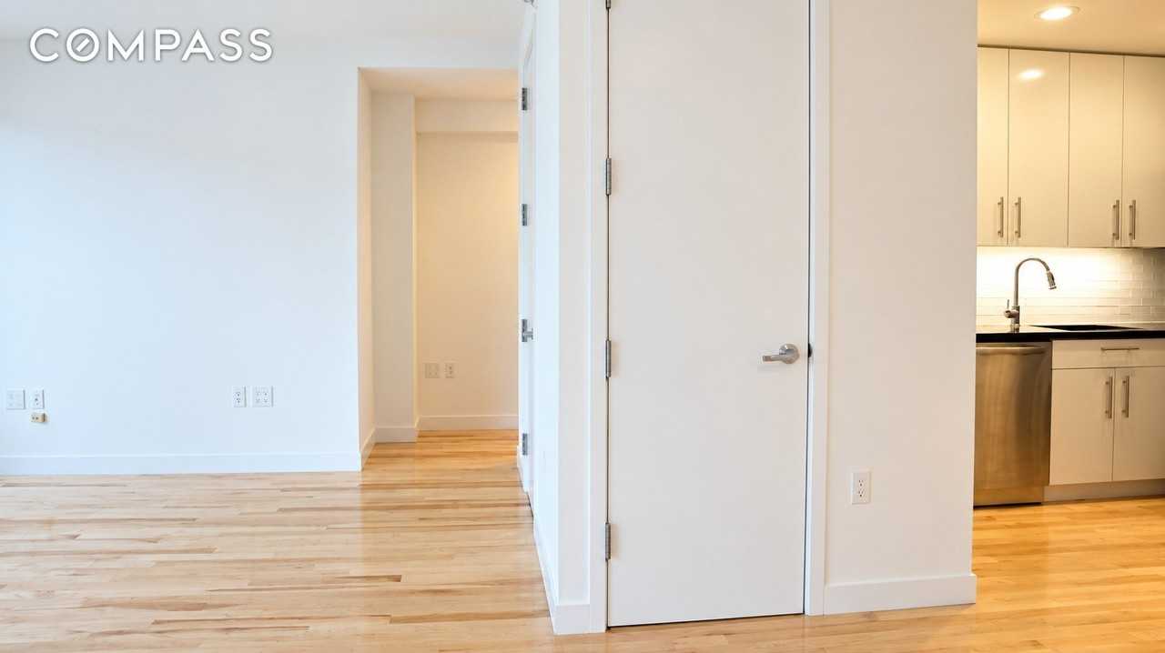 631 E 9th St #1A - Photo 4 of 7