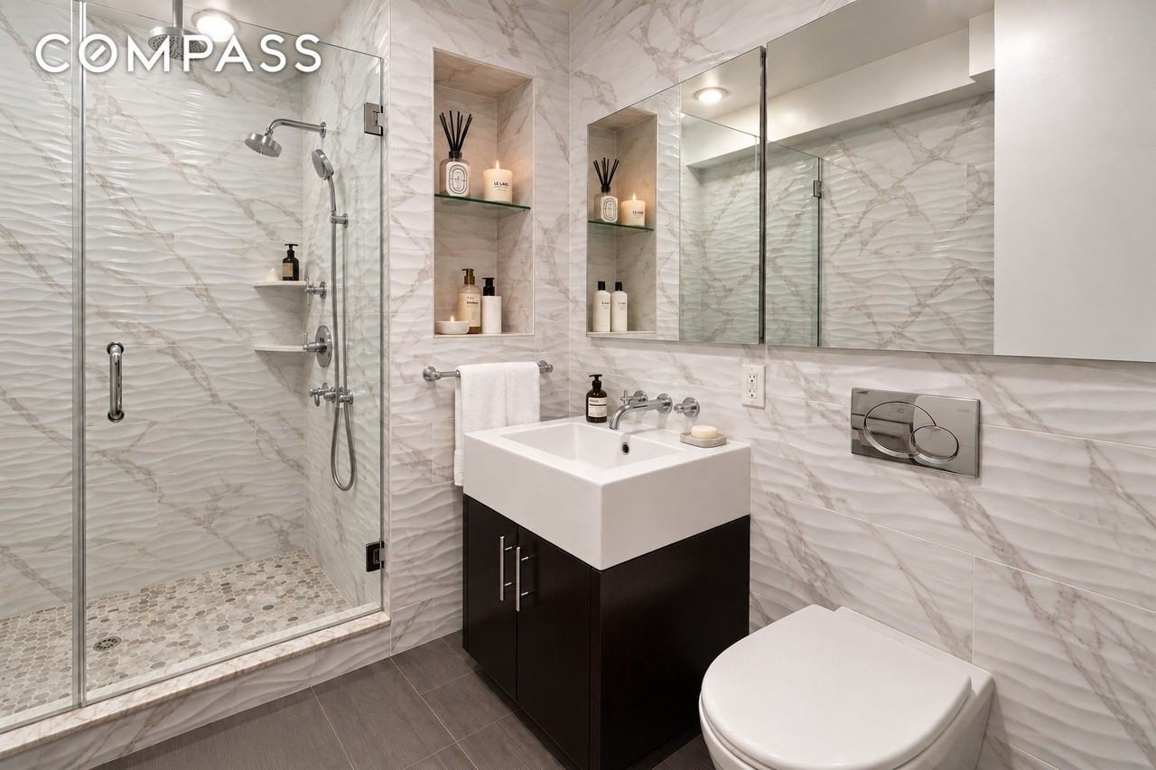 631 E 9th St #1A - Photo 5 of 7