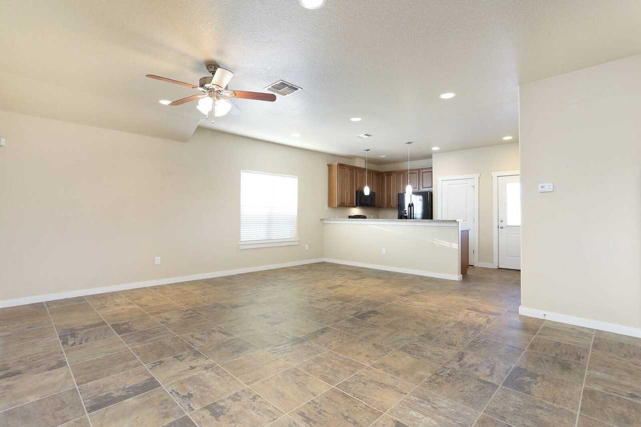 215 Circle Ct - Photo 5 of 23