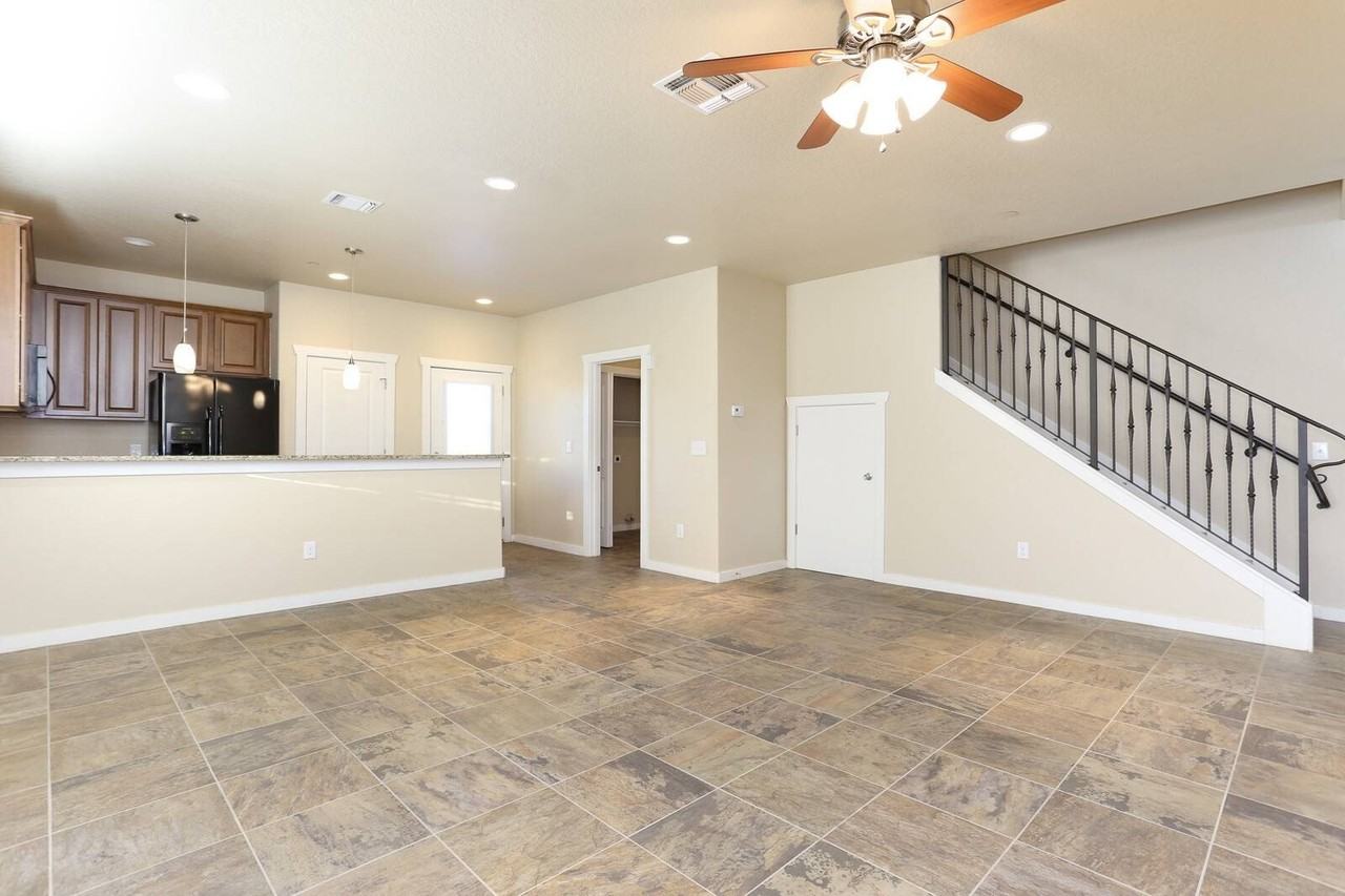 215 Circle Ct - Photo 6 of 23