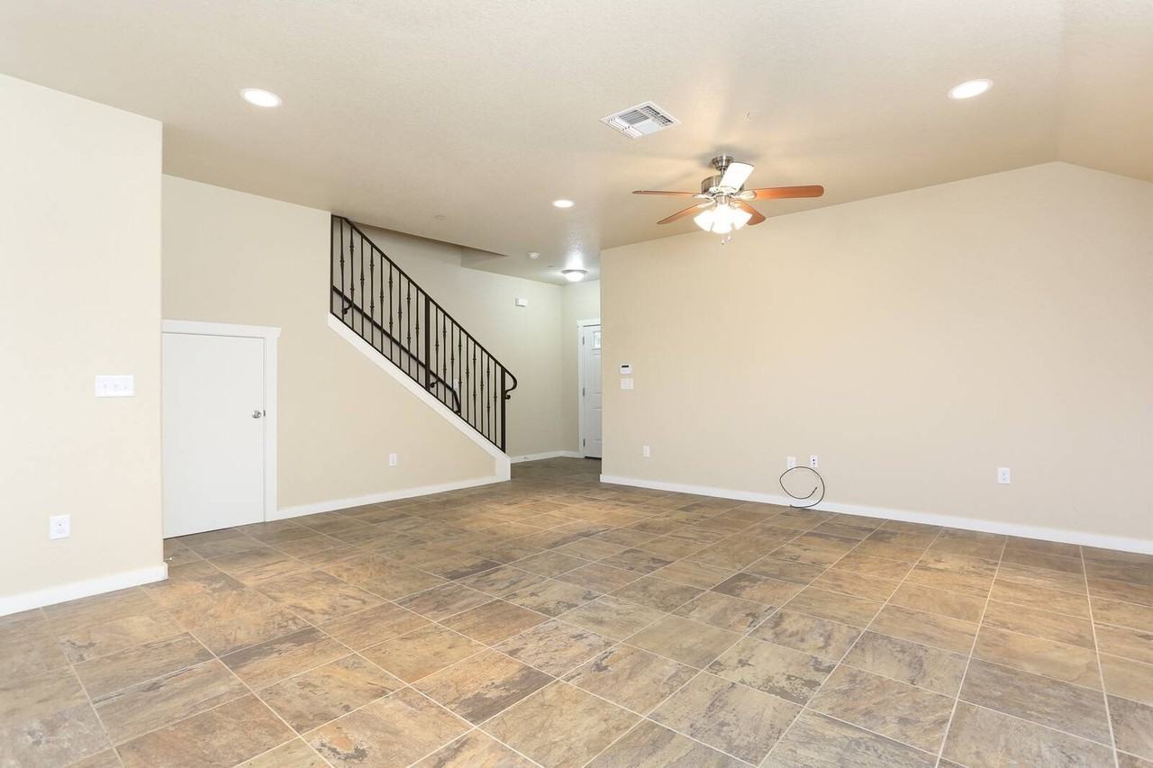 215 Circle Ct - Photo 7 of 23