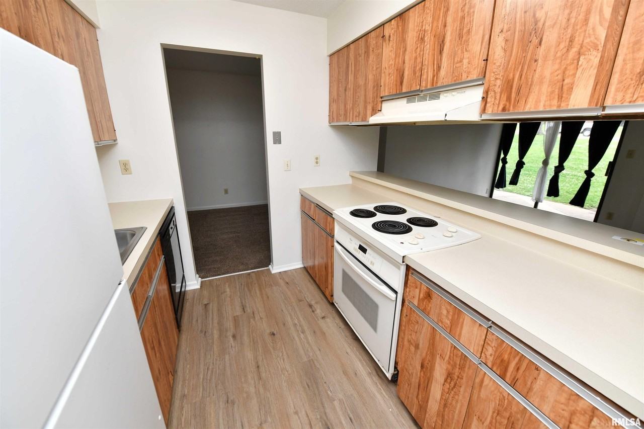 5734 N Autumn Ridge Ct #B - Photo 4 of 31