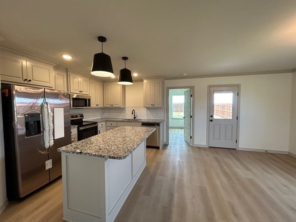 1007 E 40th St - Photo 3 of 13